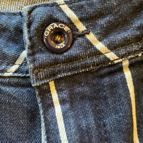 Flare/ bootcut/ bell bottom jeans w/ frayed hem striped Mid rise. Grace in LA 28 - Picture 5 of 12